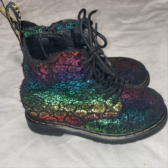 Preloved Kids Dr.Martens unisex size 9 - Picture 1 of 6